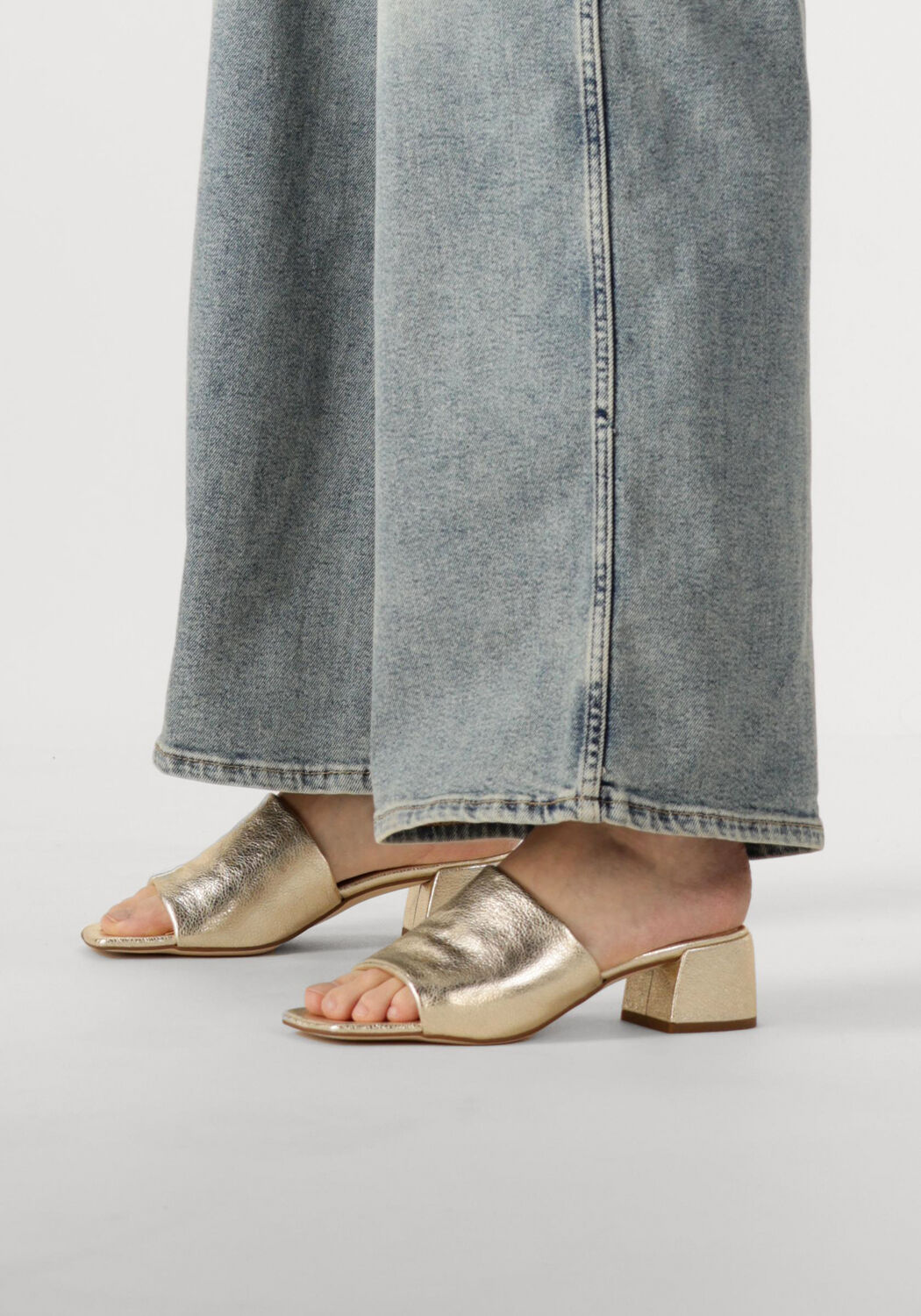 Gouden CTWLK Muiltjes ATYLER - large