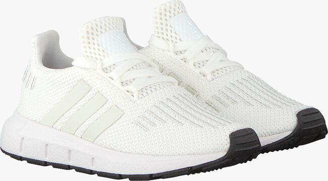 Witte ADIDAS Lage sneakers SWIFT RUN I - large