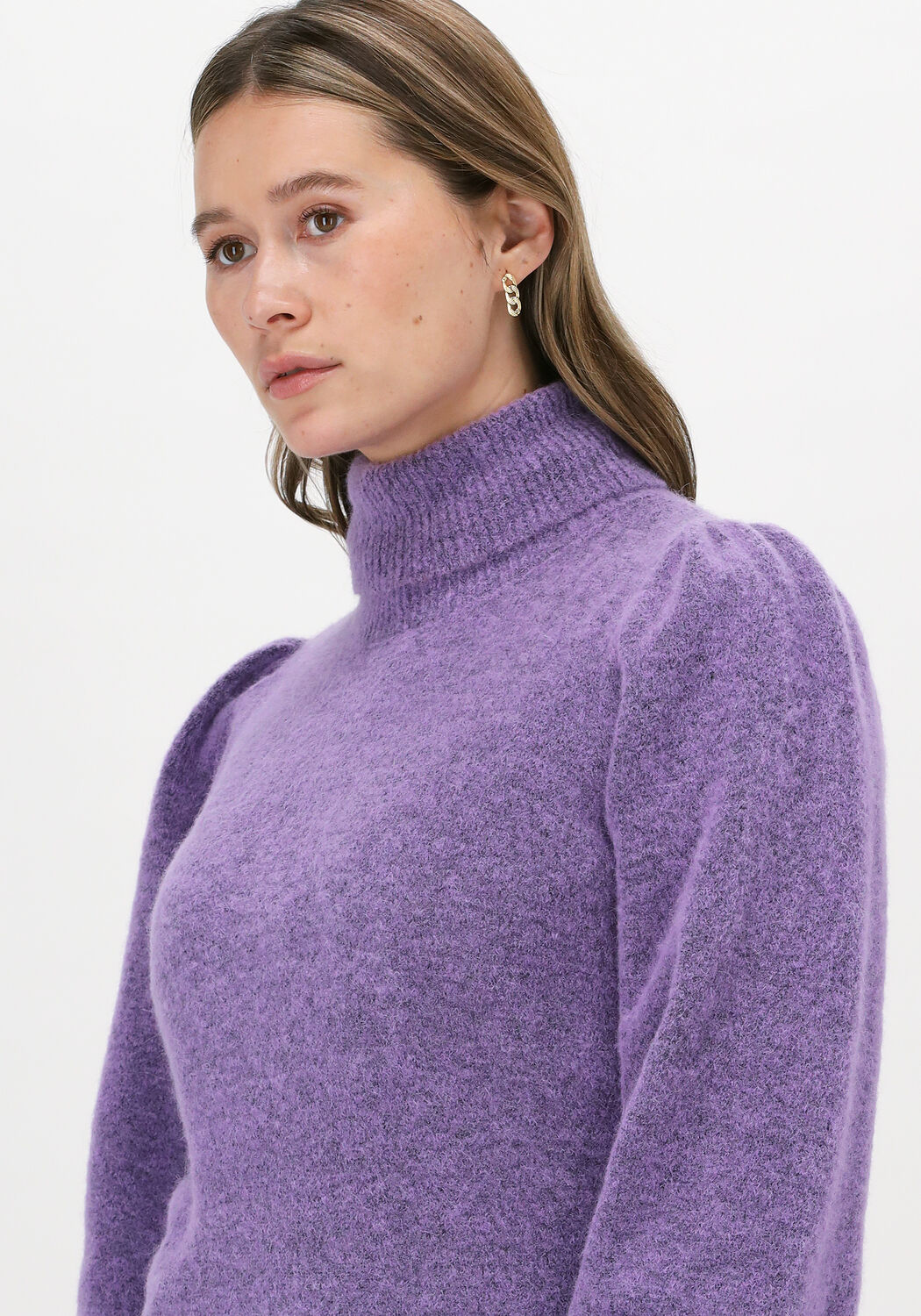 lila gestuz coltrui alpha gz rollneck