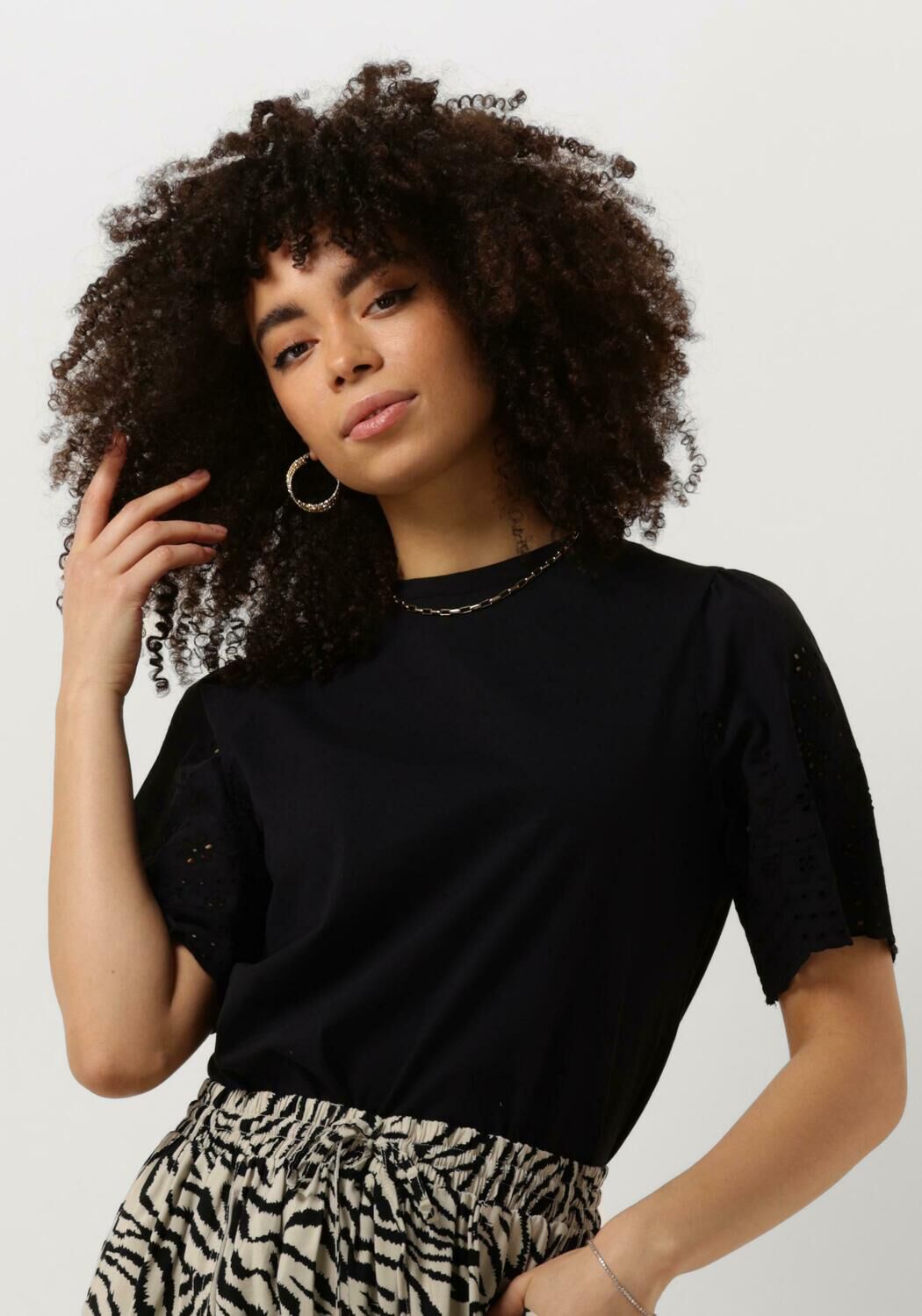 Y.A.S Shirt met korte mouwen YASLEX SS TOP W. EMB SLEEVES S. NOOS (Korte mouw met ajourborduurwerk ronde hals normale pasvorm)