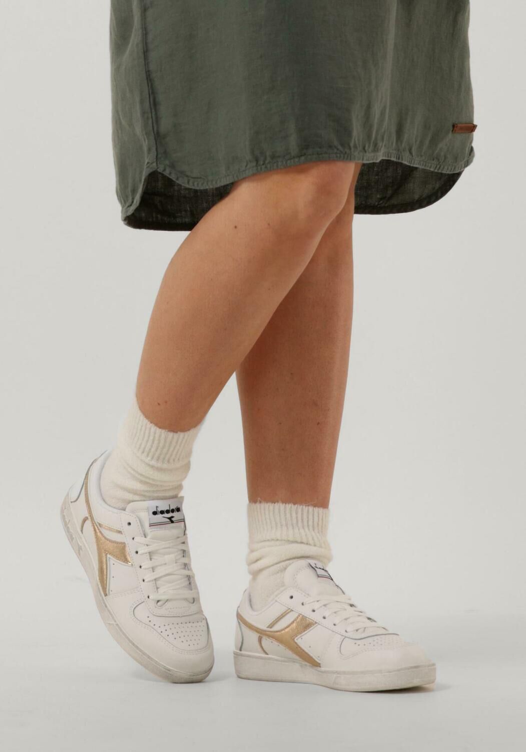 Witte DIADORA Lage sneakers MAGIC BASKET LOW METAL WOMAN - large