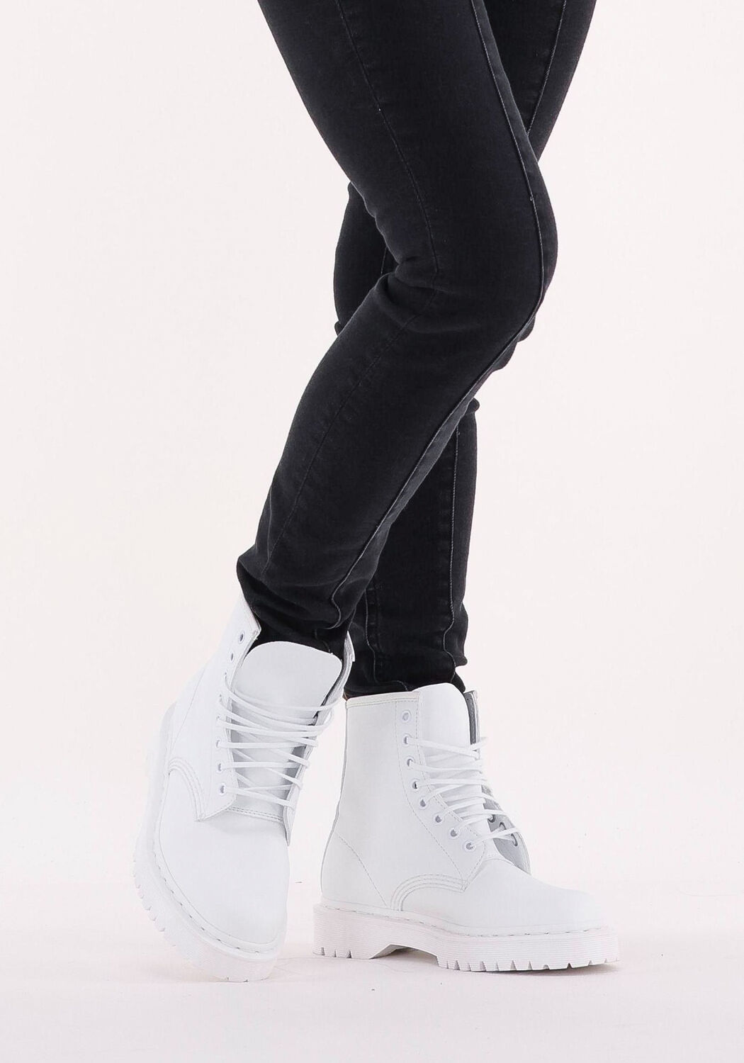 Witte DR MARTENS Veterboots VEGAN 1460 BEX MONO - large