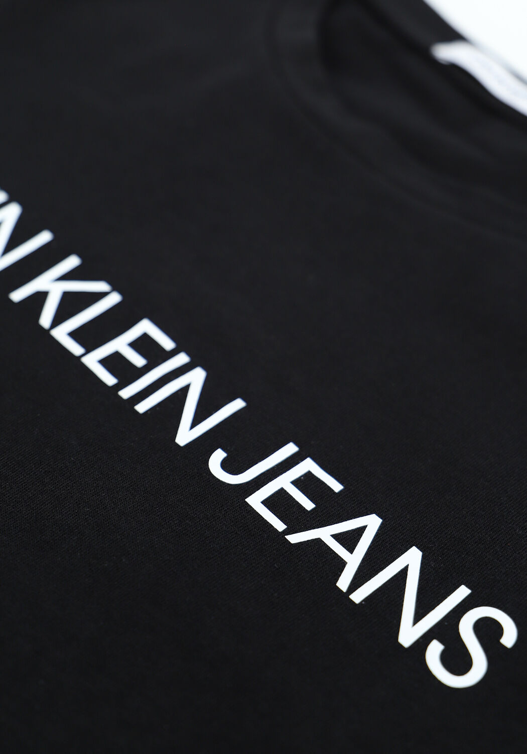 Zwarte CALVIN KLEIN T-shirt CORE INSTIT LOGO SLIM FIT TEE - large