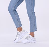 Witte PUMA Lage sneakers RS CURVE GLOW WNS - medium