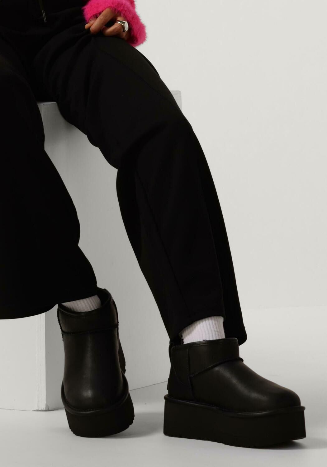 Uggs deals zwart leer