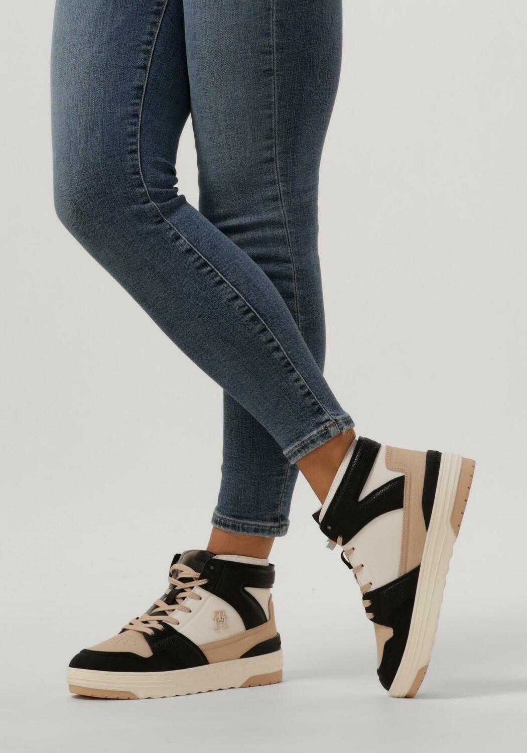beige tommy hilfiger hoge sneakers th premium hi basket sneaker