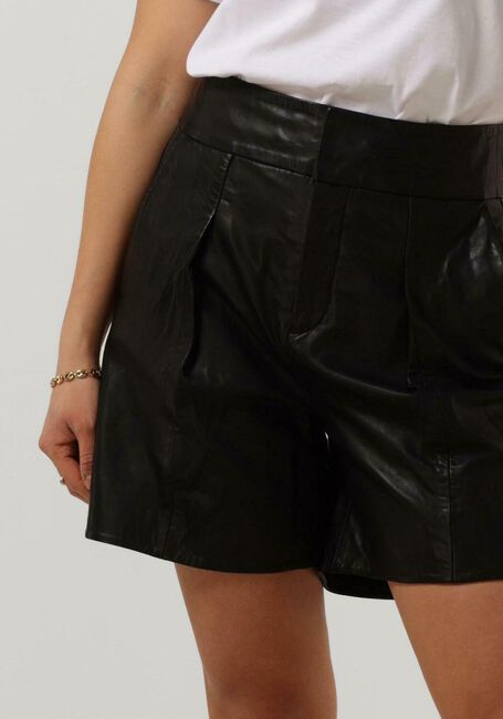 Zwarte MY ESSENTIAL WARDROBE Broeken 12 THE LEATHER SHORTS - large