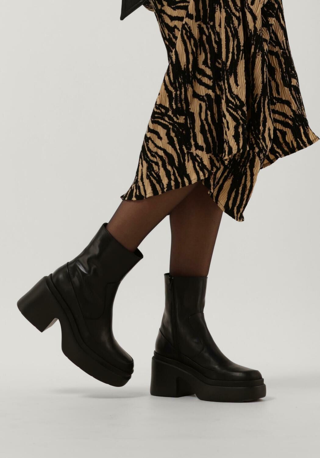 Zwarte NUBIKK Enkelboots VENGA BOOTIE - large