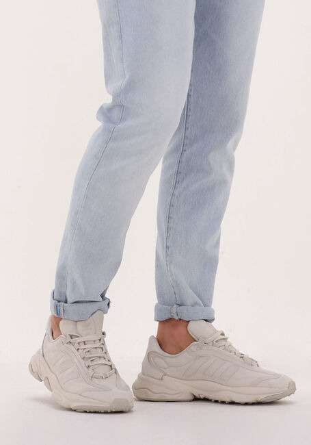 Beige ADIDAS Lage sneakers OZWEEGO PURE - large