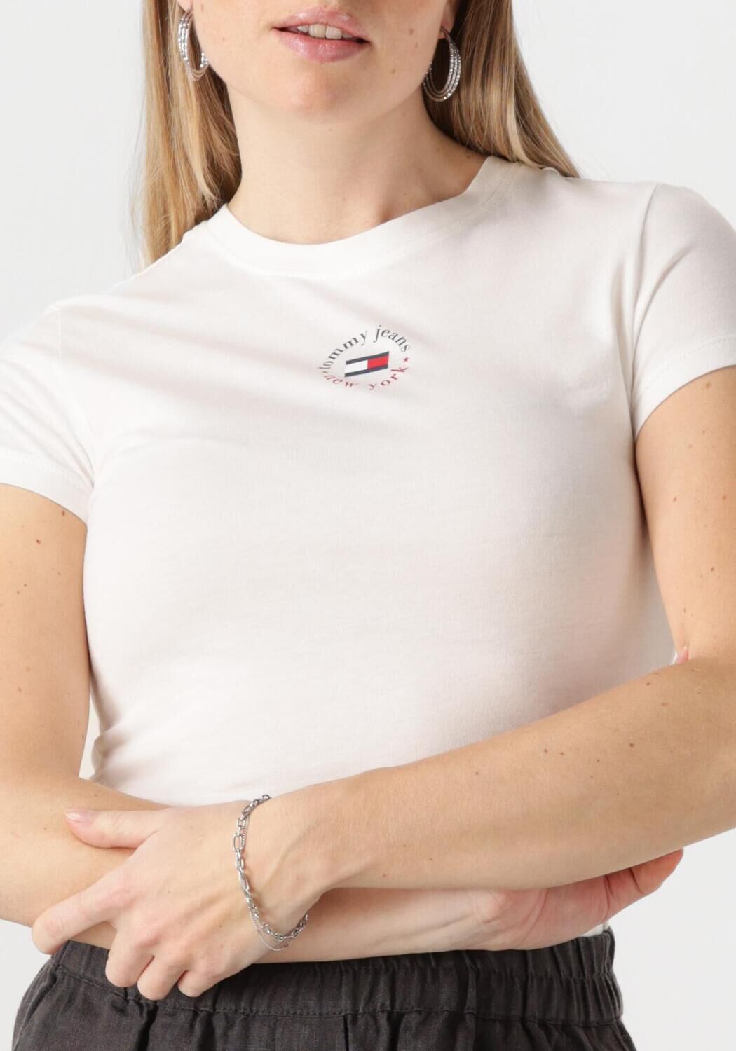 TOMMY JEANS Dames Tops & T-shirts Tjw Slim Essential Logo 2 Tee Wit