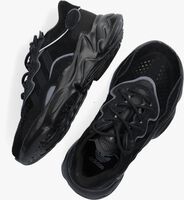 Zwarte ADIDAS Lage sneakers OZWEEGO C - medium