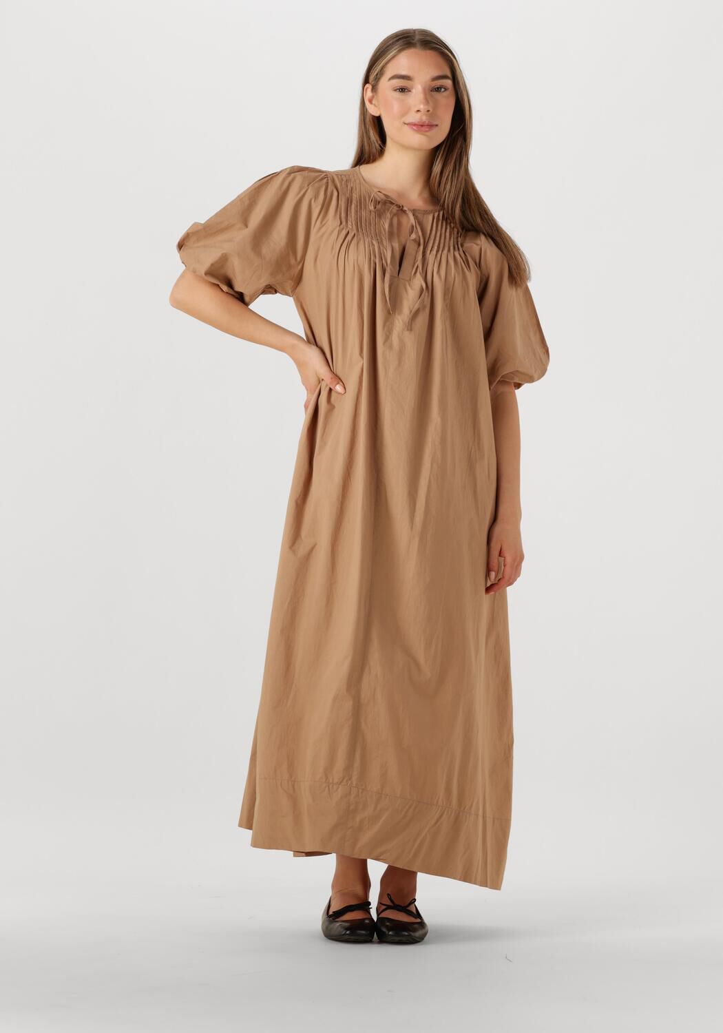 RUBY TUESDAY Dames Jurken Ibae Beige