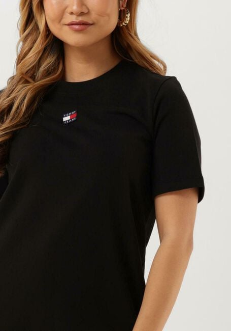 Zwarte TOMMY JEANS Mini jurk TJW XS BADGE TEE DRESS - large