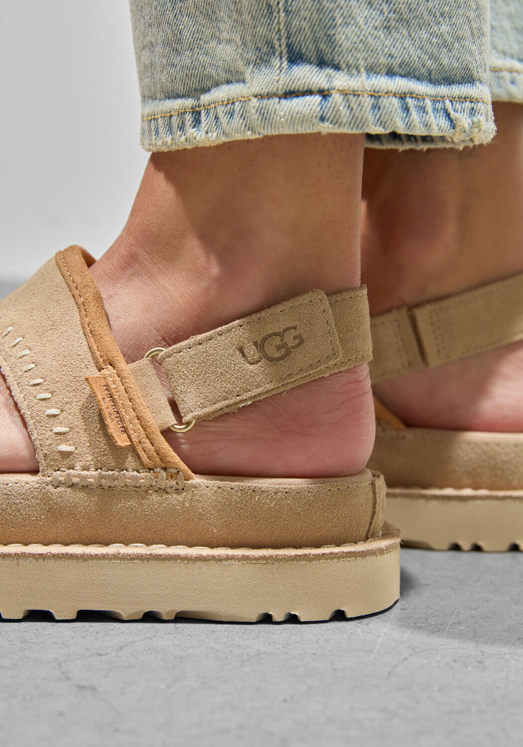 Beige UGG Platte sandalen W GOLDENSTAR REGENERATE - large