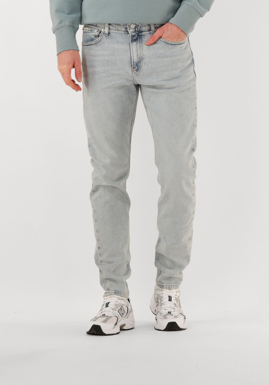 Calvin Klein Jeans Slim tapered fit jeans met labeldetail