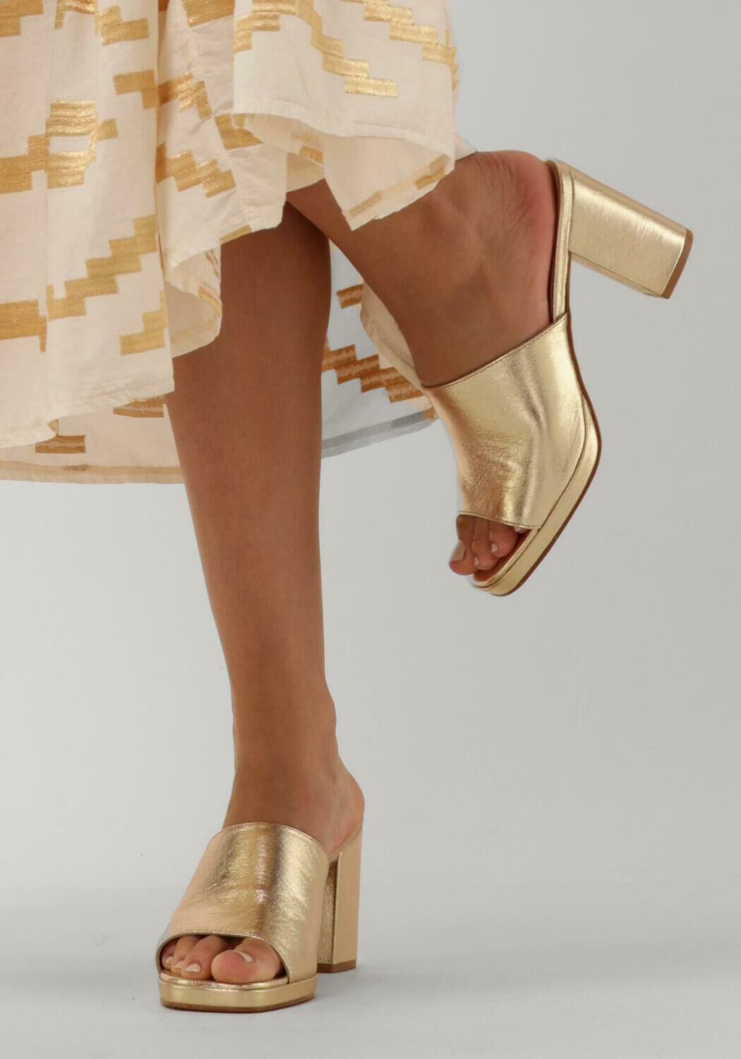 Gouden OMODA Muiltjes ISLA - large