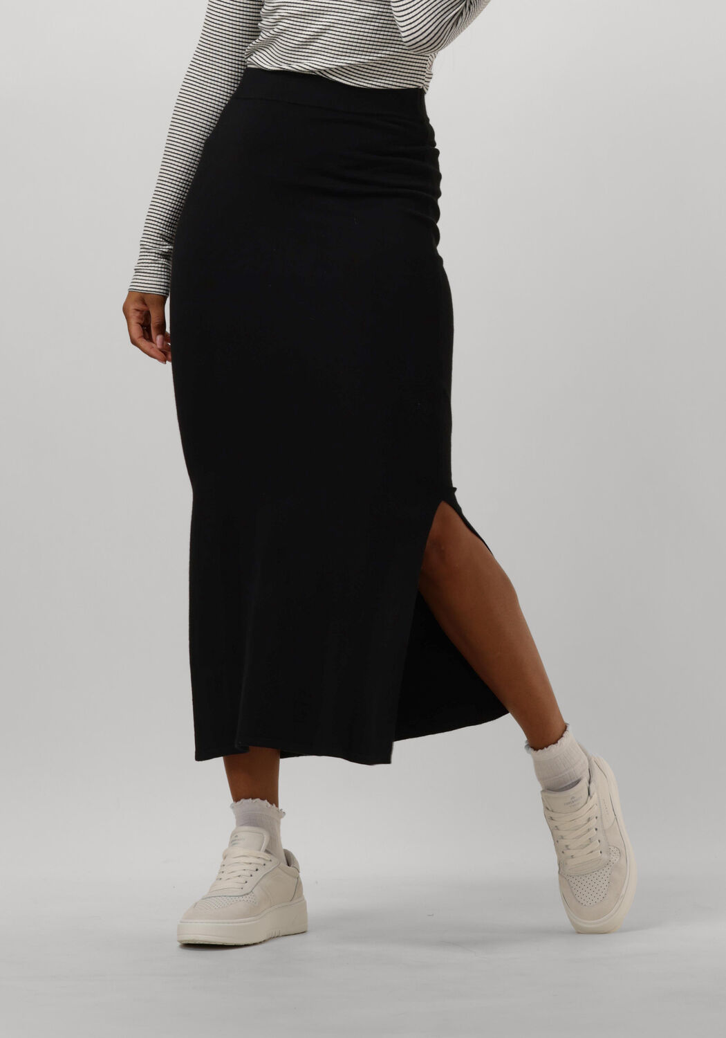 My Essential Wardrobe Zwarte Gebreide Rok voor Stijlvolle Vrouwen Black Dames