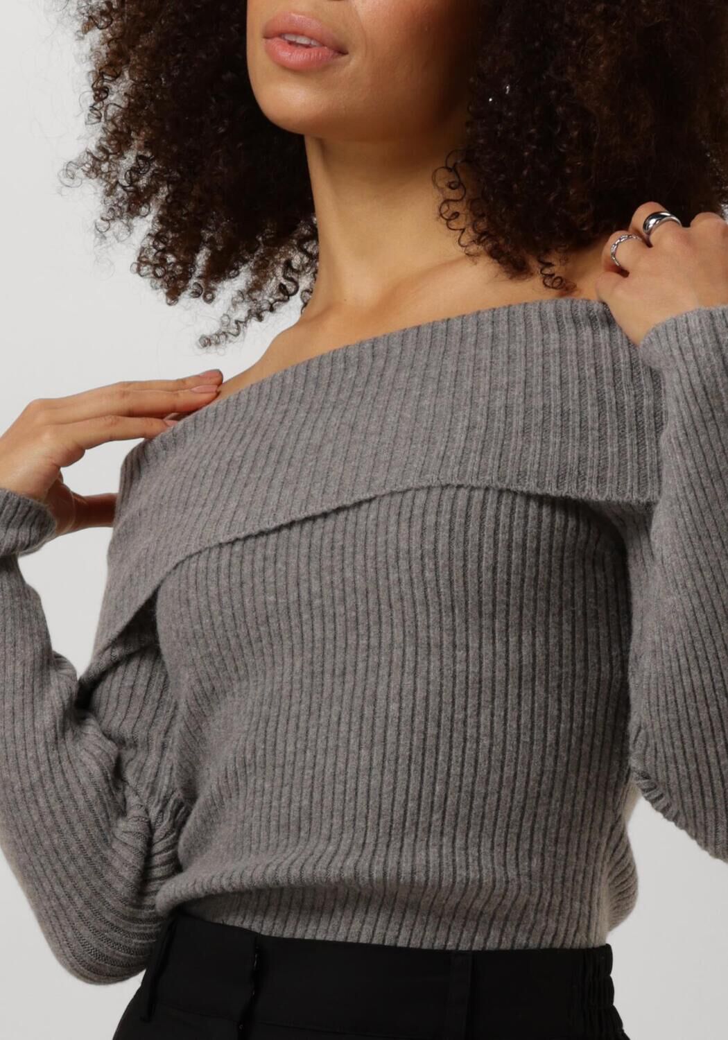 MINUS Dames Truien & Vesten Fame Off Shoulder Knit Pullover Grijs