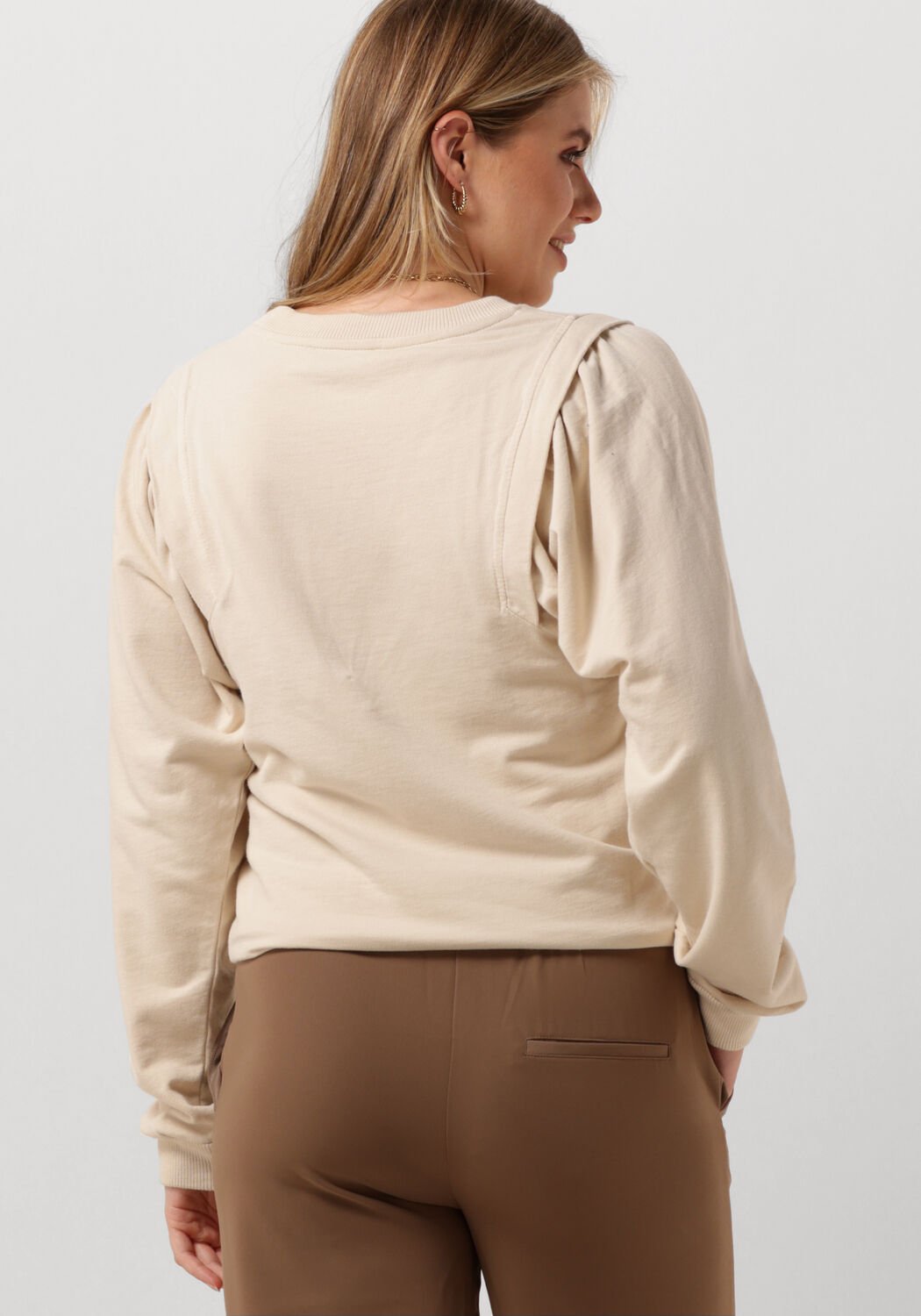 creme ruby tuesday trui timothee sweat top with shoulder detail