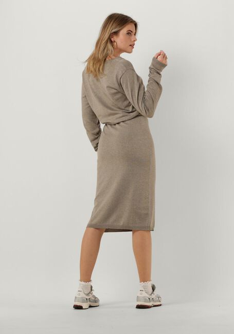 Bruine MINUS Midi jurk VILENA V-NECK KNIT DRESS - large