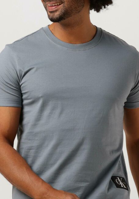 Grijze CALVIN KLEIN T-shirt BADGE TURN UP SLEEVE - large