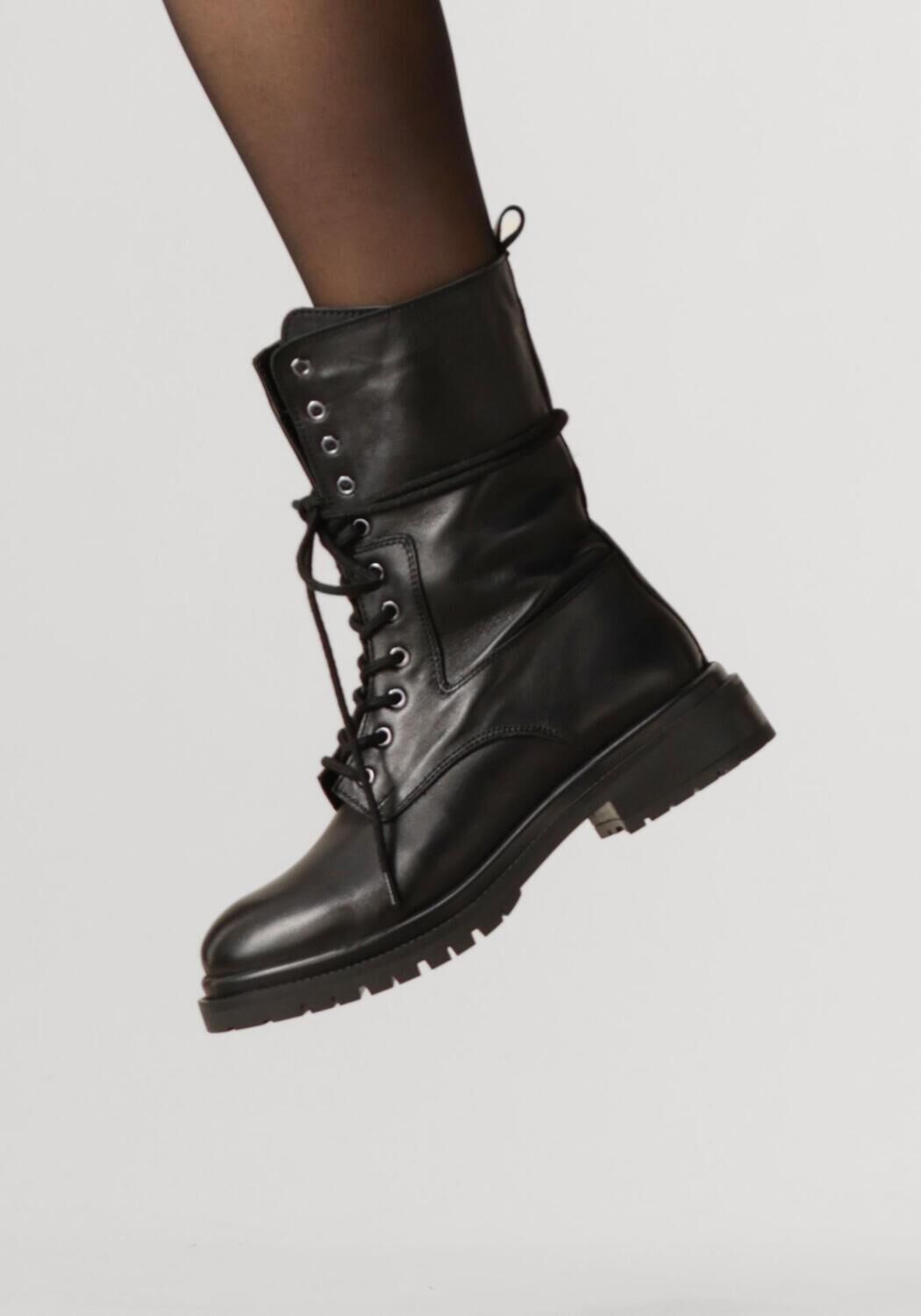 Zwarte INUOVO Veterboots A07014 - large