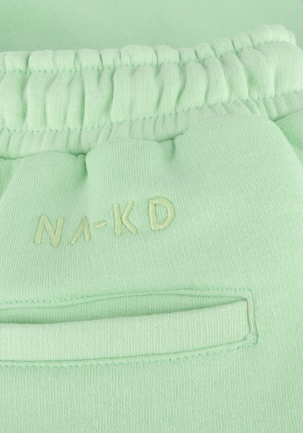 Groene NA-KD Broeken ORGANIC LOGO SWEATSHORTS - large