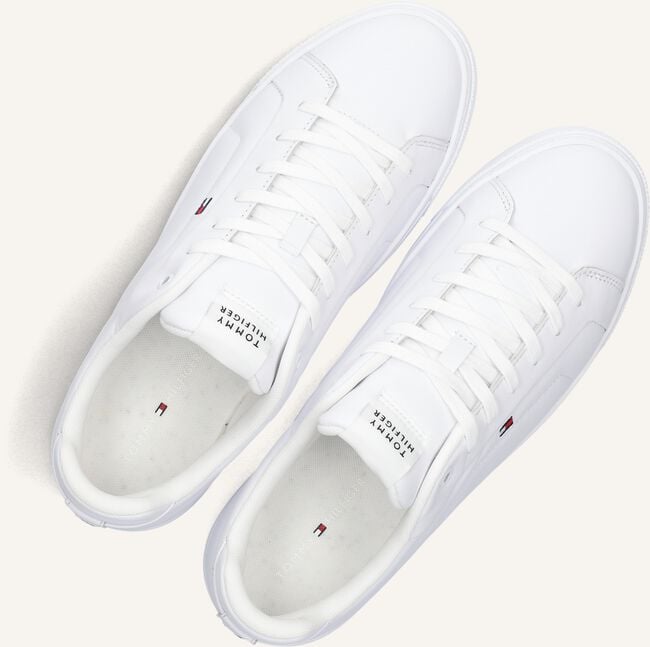 Witte TOMMY HILFIGER Lage sneakers ICON COURT LTH Witte TOMMY HILFIGER Lage sneakers ICON COURT LTH - large