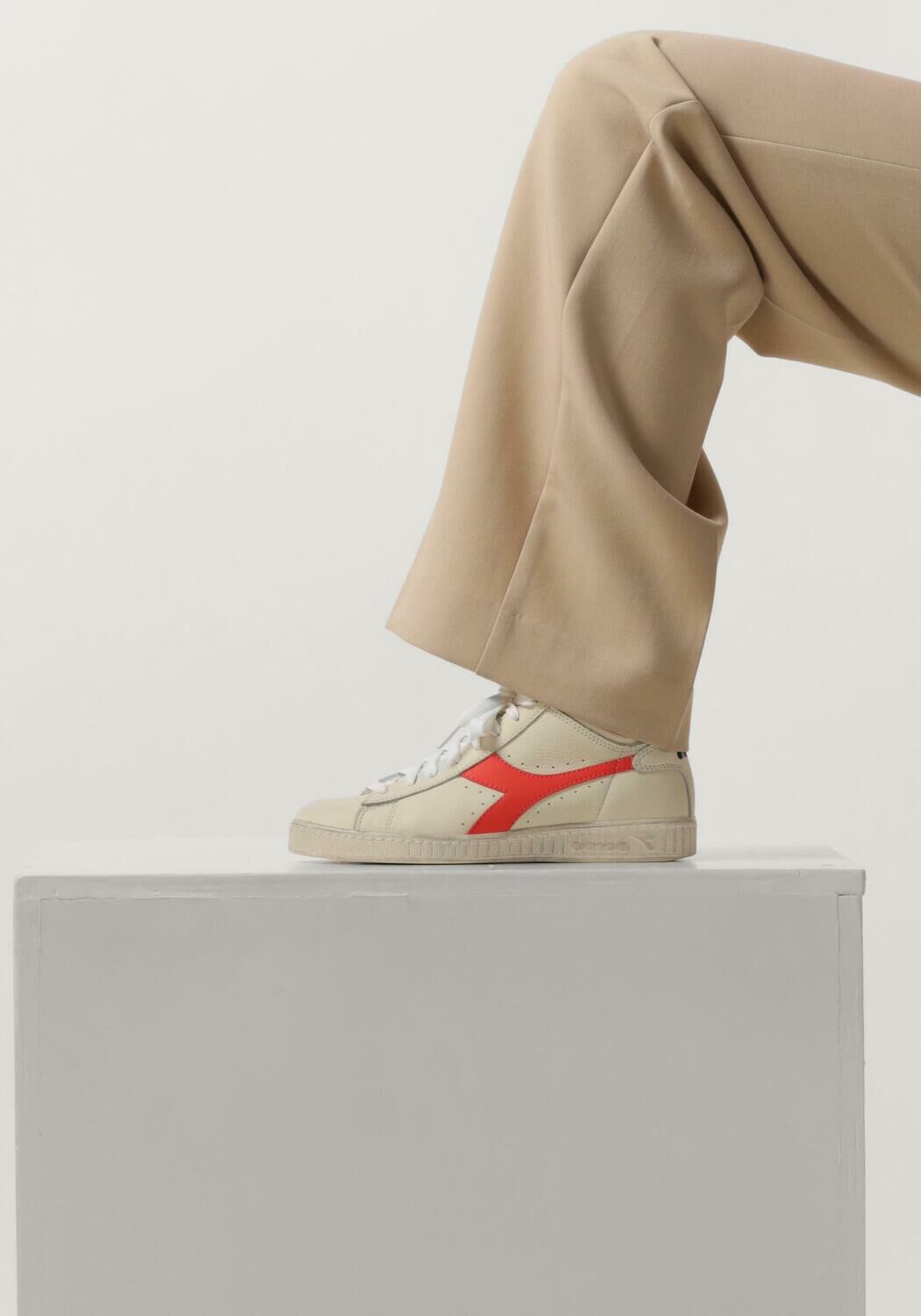 Witte DIADORA Hoge sneakers GAME L HIGH FLUO DAMES - large