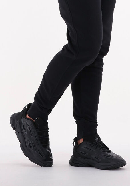 Zwarte ADIDAS Lage sneakers OZWEEGO CELOX MEN - large