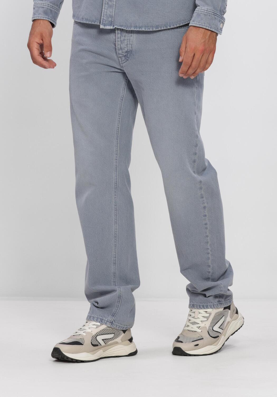 BUTCHER OF BLUE Heren Jeans Modesto Garment Dye Denim Lichtblauw