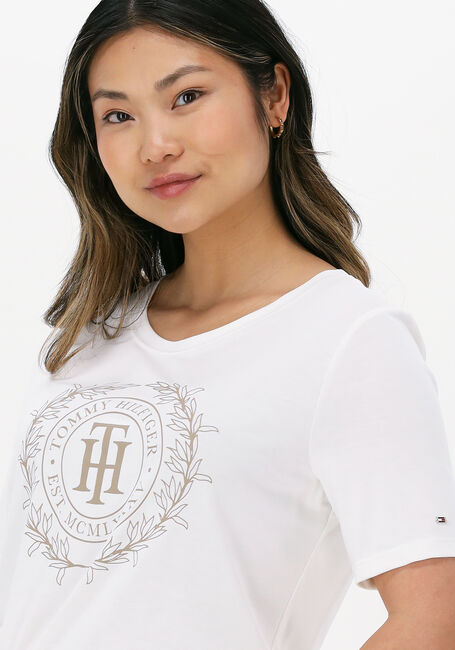 Witte TOMMY HILFIGER T-shirt REG SUEDED TH CREST OPEN-NK TEE - large
