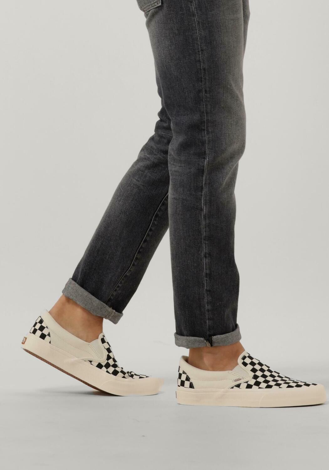 Zwarte VANS Lage sneakers UA CLASSIC SLIP ON MEN - large