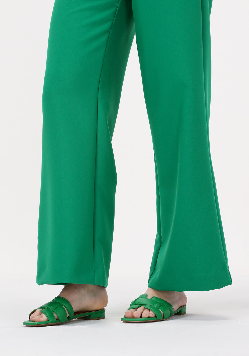Groene slippers shop
