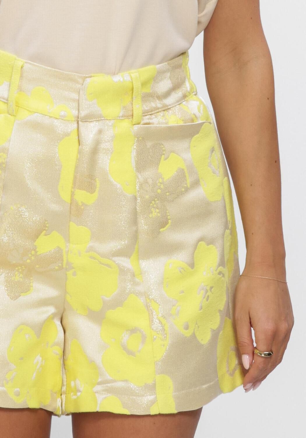Gele STUDIO AMAYA Broeken LOLA SHORT - large