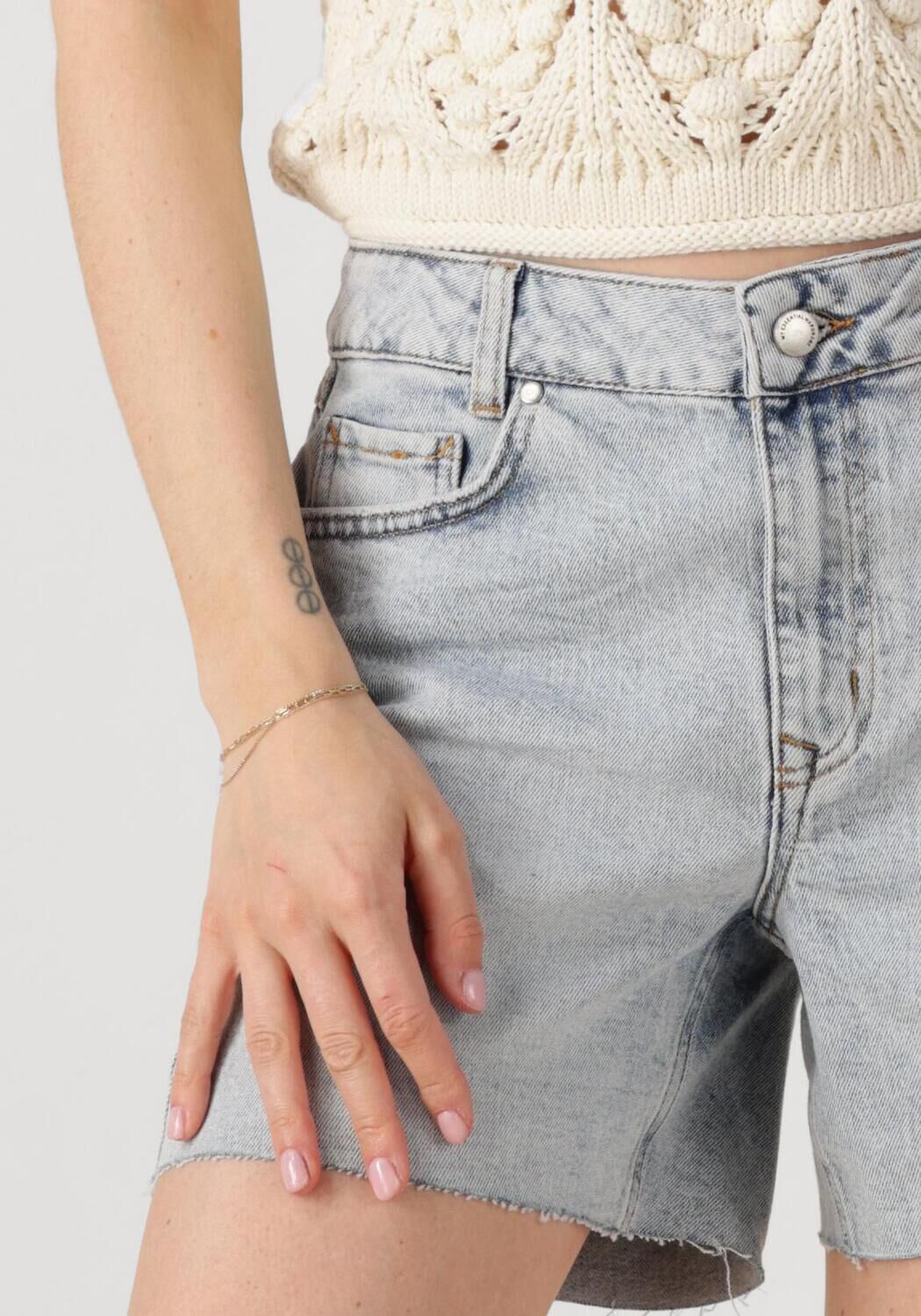 MY ESSENTIAL WARDROBE Dames Broeken Lucymy 139 Shorts Lichtblauw