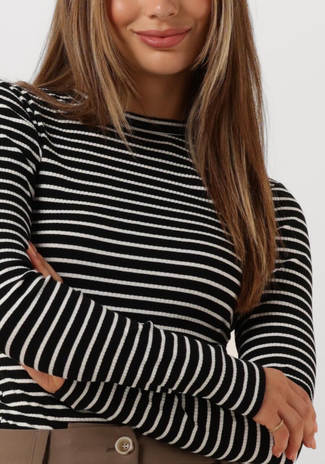 NOTRE-V Dames Tops & T-shirts Nv-eelke Round Neck Zwart