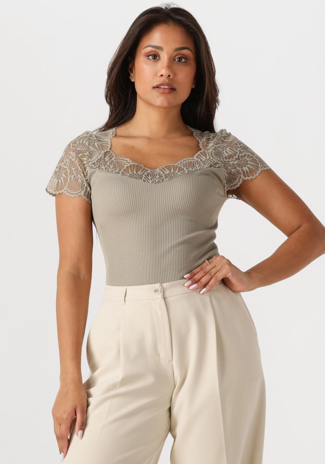 Rosemunde Tanktop Babette Silk Top prachtige vintage kantafwerking aan hals en bandjes
