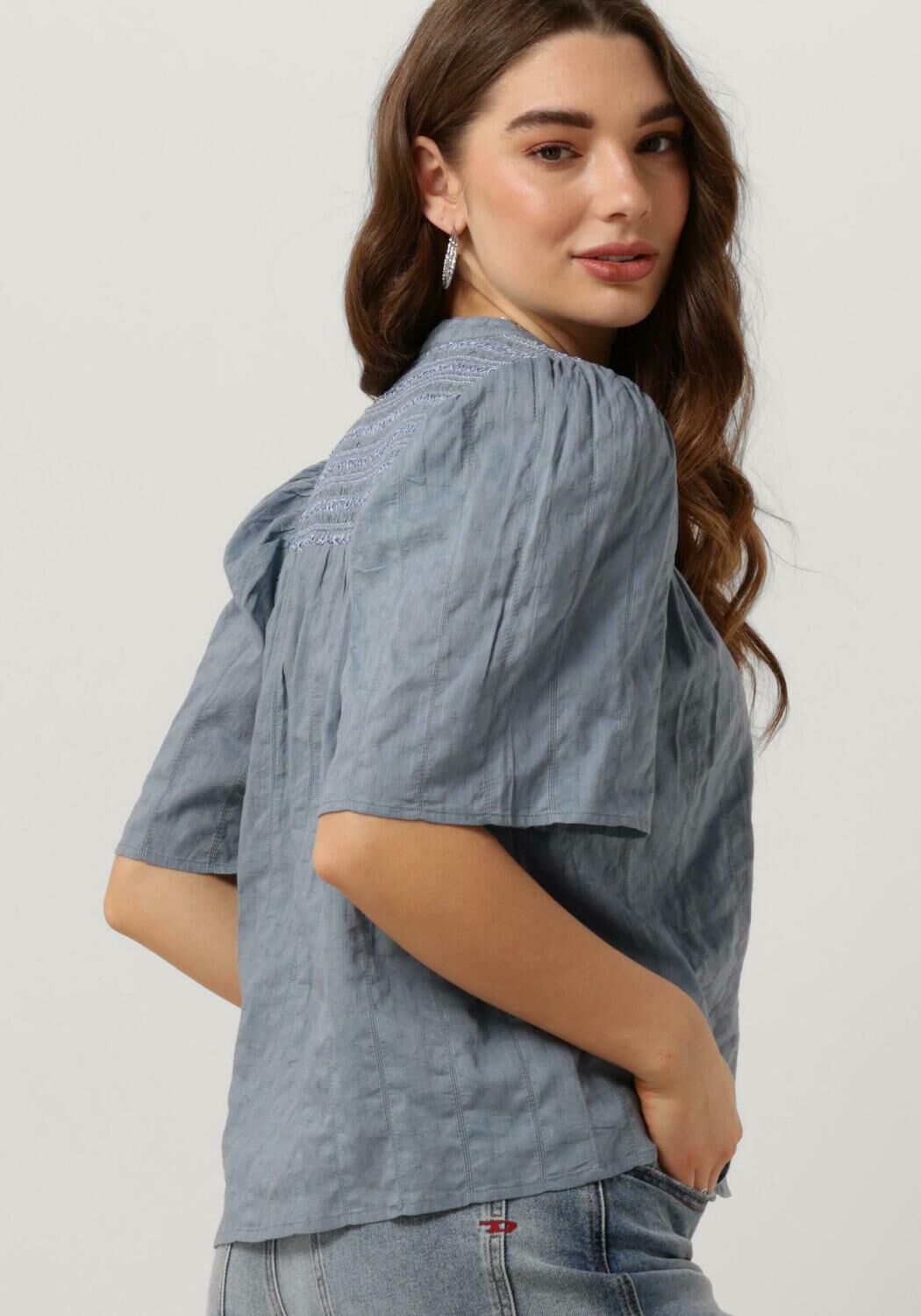 RUBY TUESDAY Dames Blouses Safir Blouse With Half Sleeves And Smock On Shoulder Lichtblauw