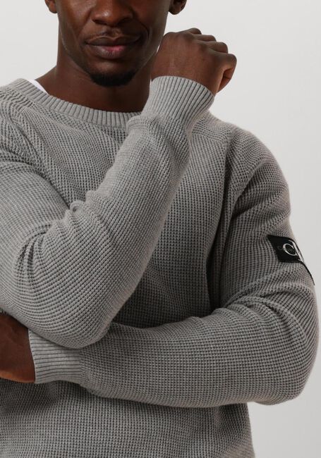 Grijze CALVIN KLEIN Sweater BADGE EASY SWEATER - large