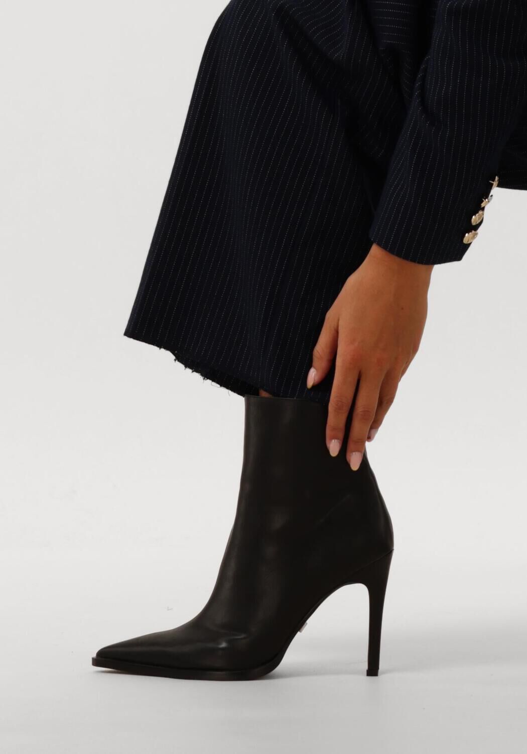 Zwarte JOSH V Enkellaarsjes JIELLE - large