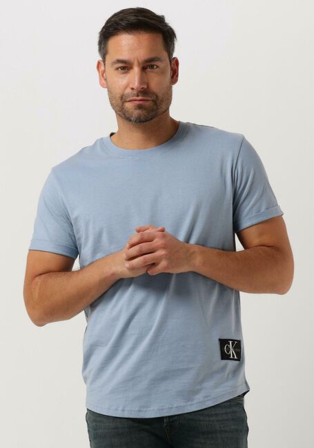 Blauwe CALVIN KLEIN T-shirt BADGE TURN UP SLEEVE - large