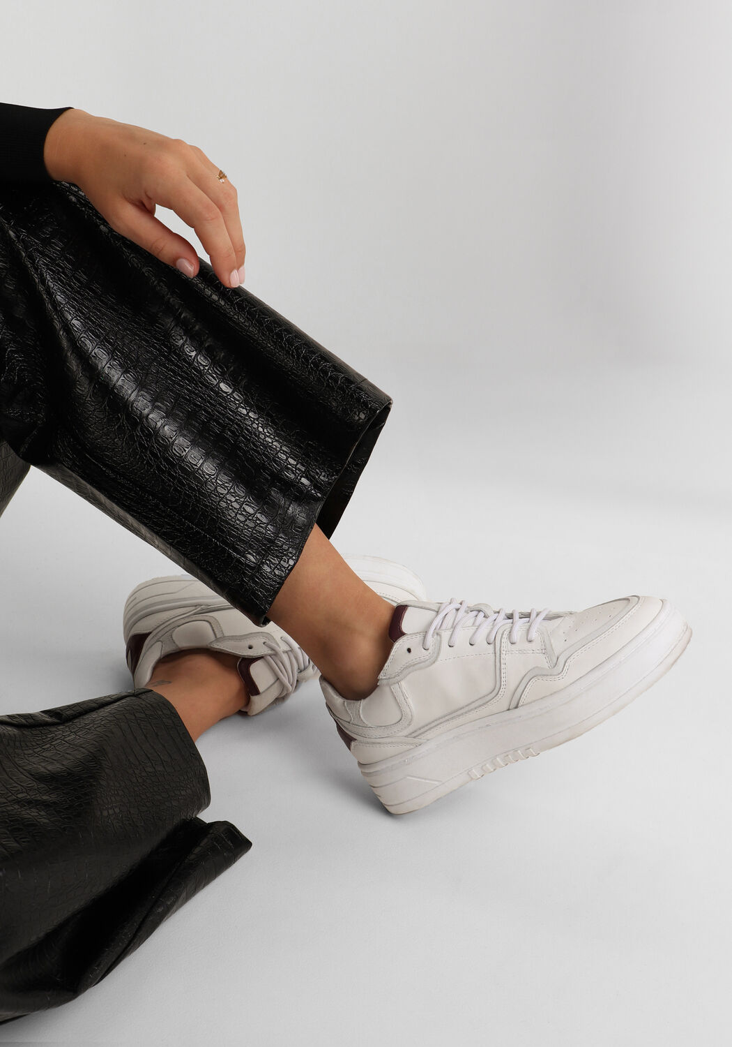 Witte OMODA ATELIER Lage sneakers X NINA - HANNA