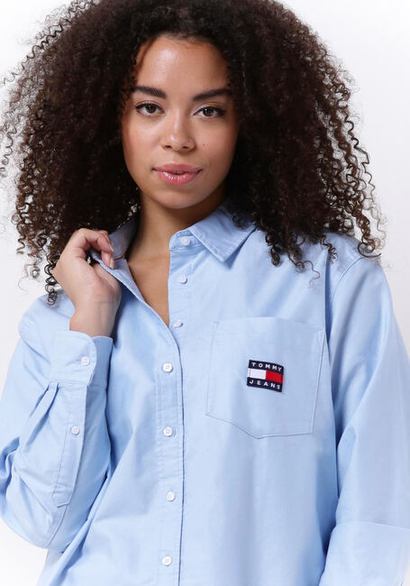 Blauwe TOMMY JEANS Blouses TJW BADGE BOYFRIEND SHIRT - large