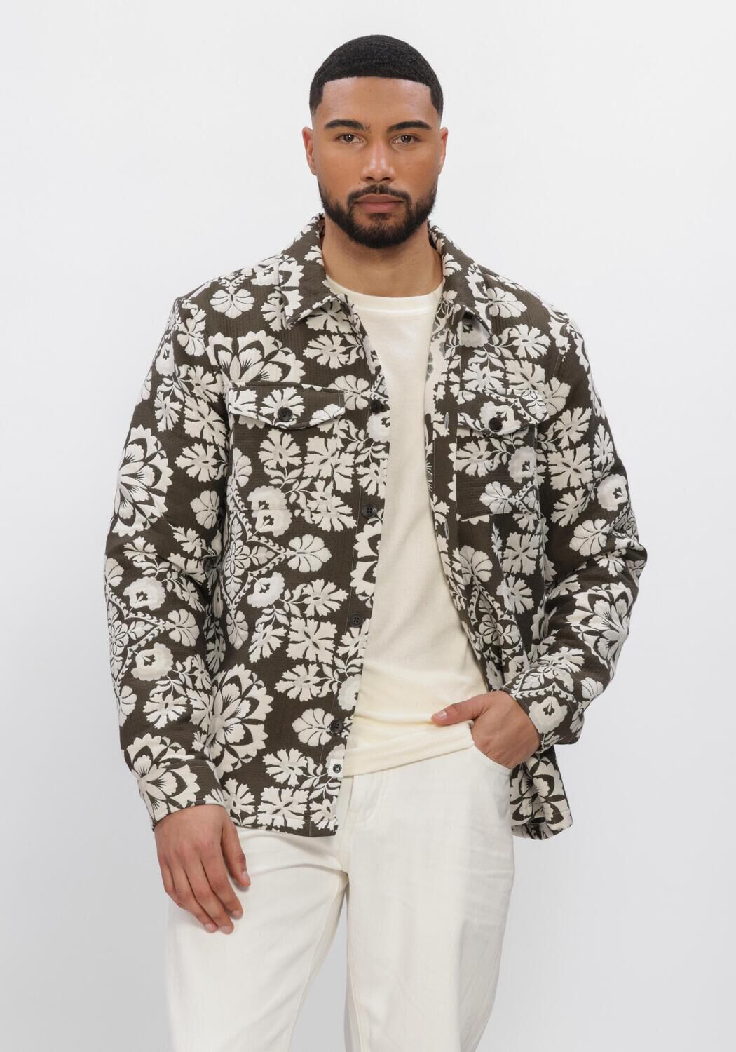 Groene ANERKJENDT Overshirts AKOSCAR FLOWER JACQ OVERSHIRT - large