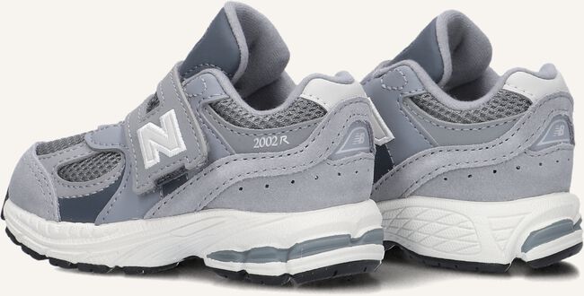 Grijze NEW BALANCE Lage sneakers IV2002 Grijze NEW BALANCE Lage sneakers IV2002 - large