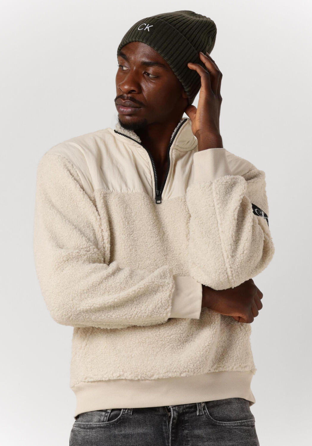 beige calvin klein trui badge sherpa half zip hwk