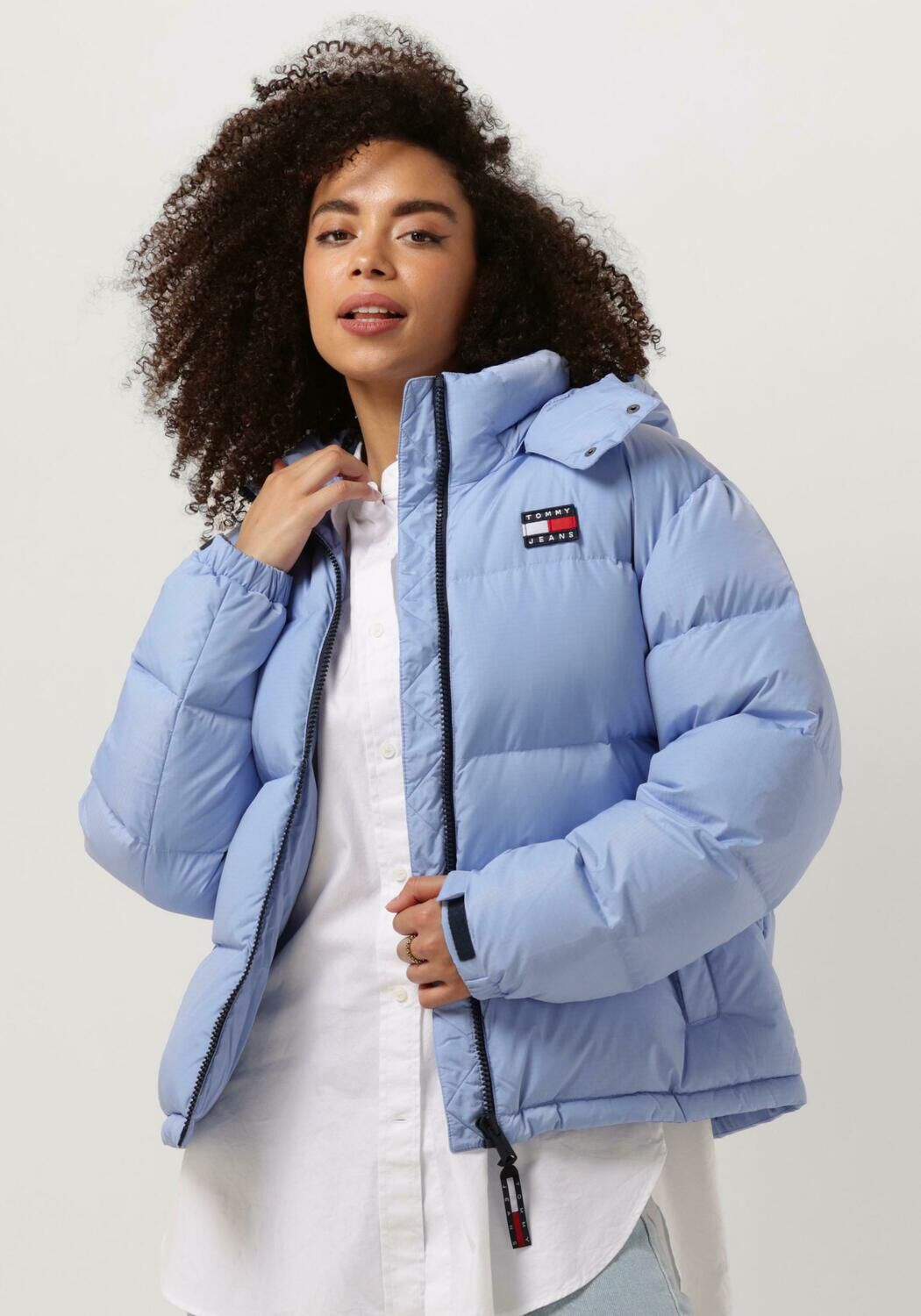 lichtblauwe tommy jeans gewatteerde jas tjw alaska puffer