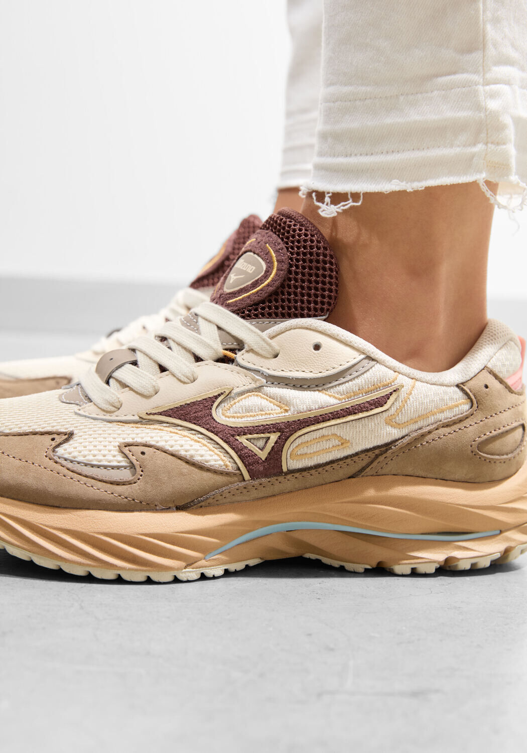 Bruine MIZUNO Lage sneakers WAVE RIDER BETA - large