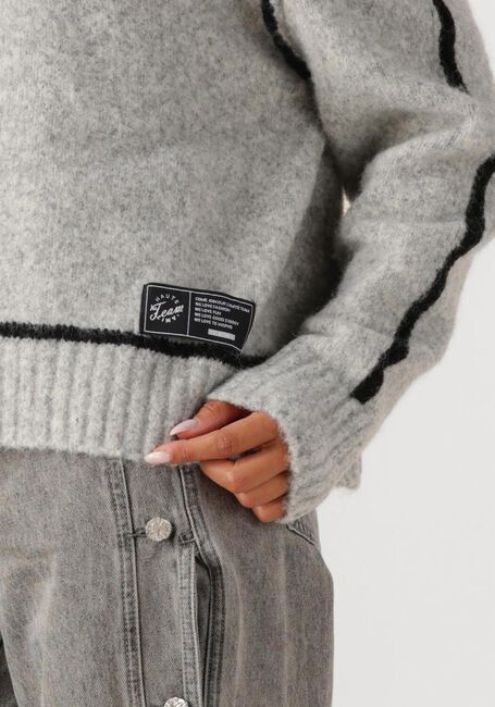 Lichtgrijze HAUTE L'AMITIÉ Trui TOBY HEM LINE KNIT - large